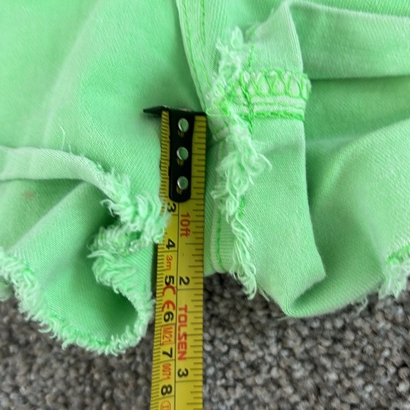 Shorts - Picture 6 of 7